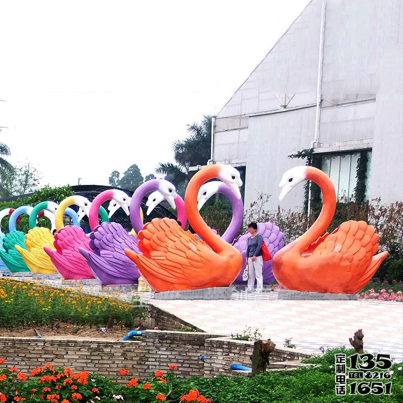 景區(qū)玻璃鋼彩繪愛(ài)心天鵝雕塑 景區(qū)玻璃鋼彩繪愛(ài)心天鵝雕塑